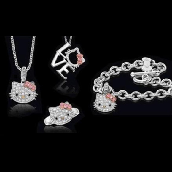 People’s hello kitty necklace - Picture 3 of 3